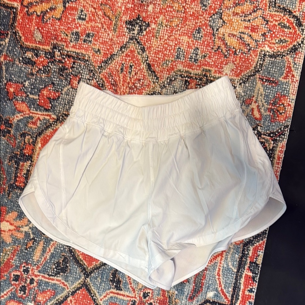 Lululemon track that high rise lined short in white size 6 EUC